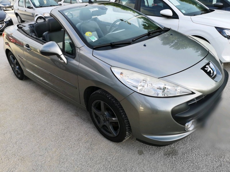 CPM AUTO Discount: PEUGEOT 207 CC  1.6 VTi 120 Roland Garros Cuir Bi-ton- Révisée et Garantie 12 mois à AVIGNON