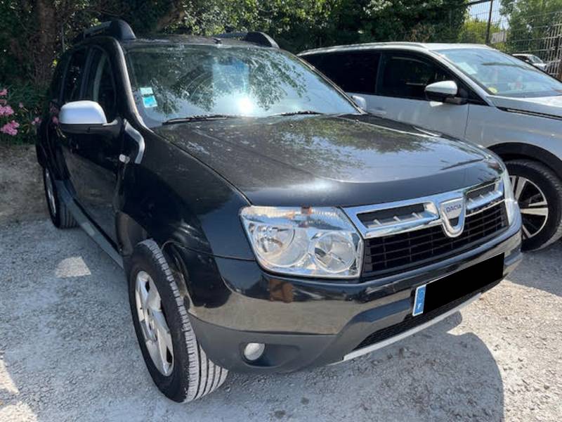 Voiture d’occasion DACIA DUSTER I 1.5 DCI 110 Prestige. BV6. 5p. avec Crochet d’Attelage et Sièges en Cuir. Garantie 12 Mois.