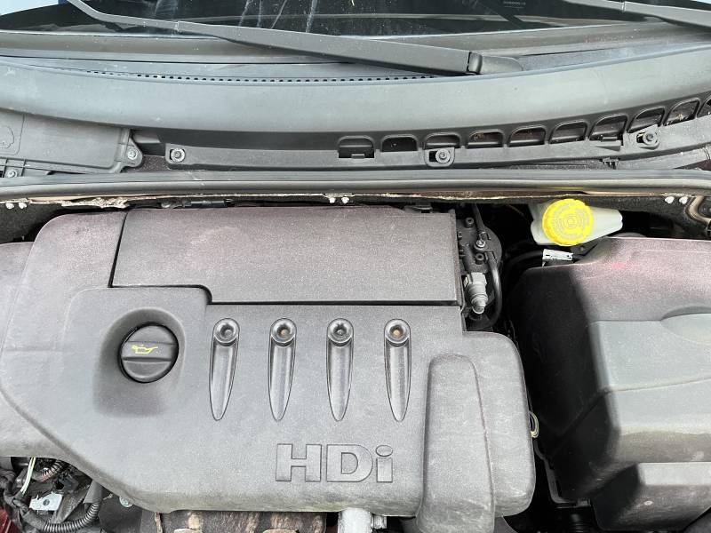 Avec seulement 122 383 km d’origine garantis, elle reste un excellent choix pour qui souhaite un  véhicule fiable et entretenu avec soin. A ARLES