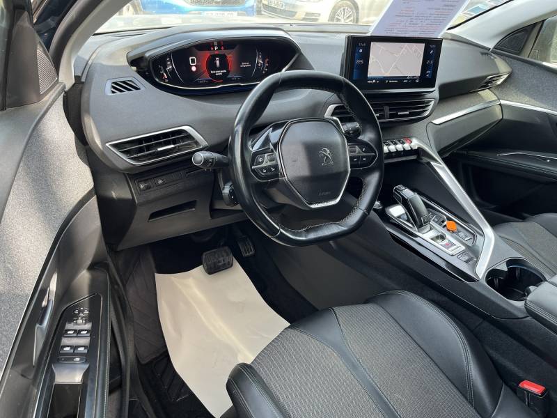 Voiture d’occasion PEUGEOT 5008 II 1.5 BLUE HDI 130 Allure Pack. EAT 8. 7P. 1ère Main. avec GPS Europe tactile et Sièges Semi-Cuir et puis radar AV et AR ainsi que caméra de recul. Garantie 12 Mois.
