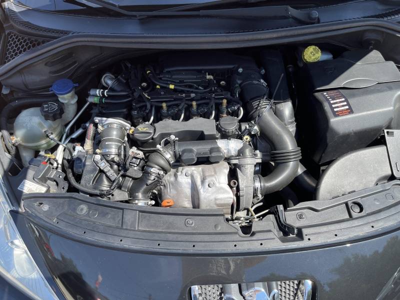 Voiture d’occasion PEUGEOT 207 CC 1.6 HDI 110 Sport Pack avec climatisation et Toit Rétractable ainsi que jantes Alu. Garantie 12 Mois.