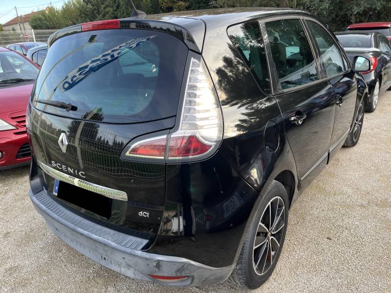 Voiture d’occasion RENAULT SCENIC III Ph3 1.5 DCI 130 Bose. BV6. 5p. Avec Radars de Recul et Sièges en Cuir ainsi que GPS Europe. Garantie 12 Mois.