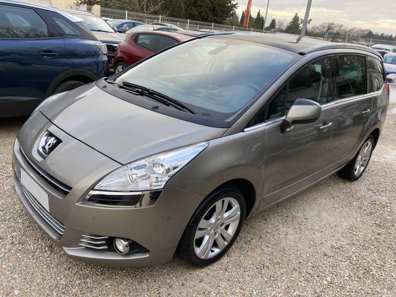 Voiture d’occasion PEUGEOT 5008 1.6 HDI 115 Allure. 7 Places. BV6 avec GPS Europe et Toit Panoramique + Rabat Electrique ainsi que Radars AV +AR. Garantie 12 Mois.