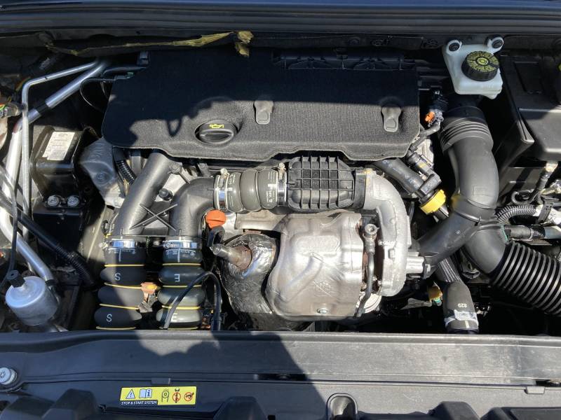 Voiture d’occasion PEUGEOT 308 CC Ph2 1.6 e-HDI 115 Sport Pack BV6. Avec Régulateur et limiteur de vitesses ainsi que GPS EUROPE et puis toit rétractable. Garantie 12 Mois.