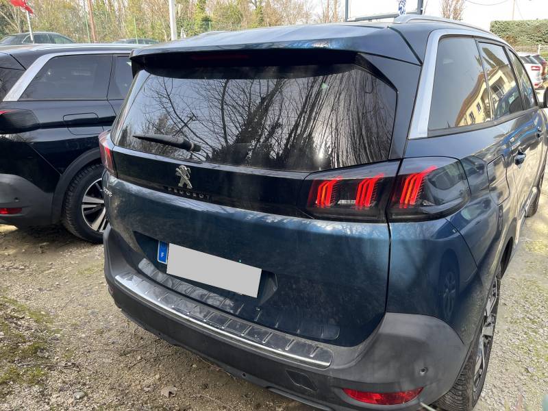 Voiture d’occasion PEUGEOT 5008 II 1.5 BLUE HDI 130 Allure Pack. EAT 8. 7P. 1ère Main. avec GPS Europe tactile et Sièges Semi-Cuir et puis radar AV et AR ainsi que caméra de recul. Garantie 12 Mois.