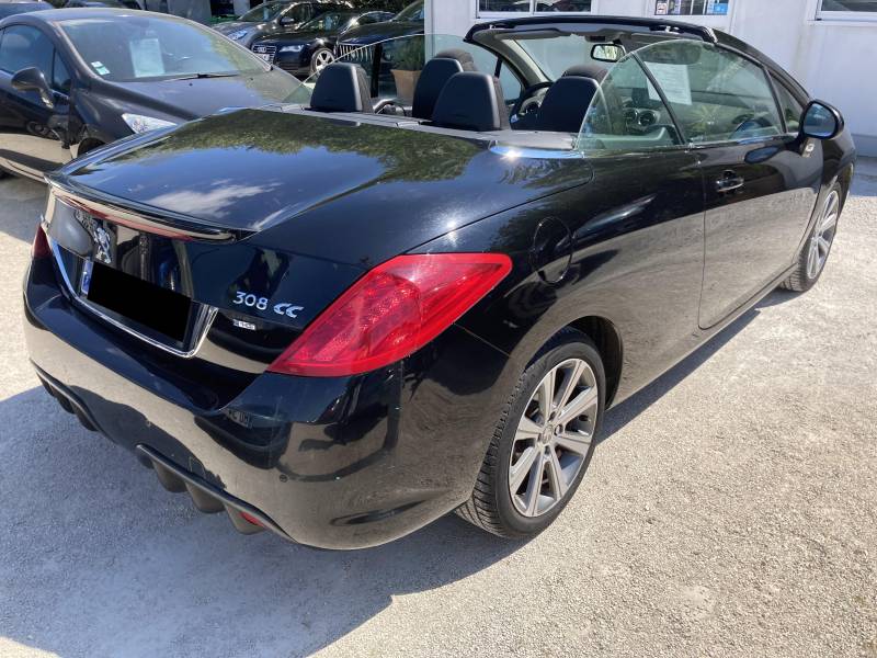 Voiture d’occasion PEUGEOT 308 CC Ph2 1.6 e-HDI 115 Sport Pack BV6. Avec Régulateur et limiteur de vitesses ainsi que GPS EUROPE et puis toit rétractable. Garantie 12 Mois.