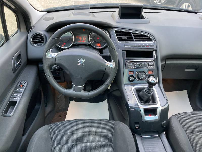 Voiture d’occasion PEUGEOT 5008 1.6 HDI 115 Allure. 7 Places. BV6 avec GPS Europe et Toit Panoramique + Rabat Electrique ainsi que Radars AV +AR. Garantie 12 Mois.