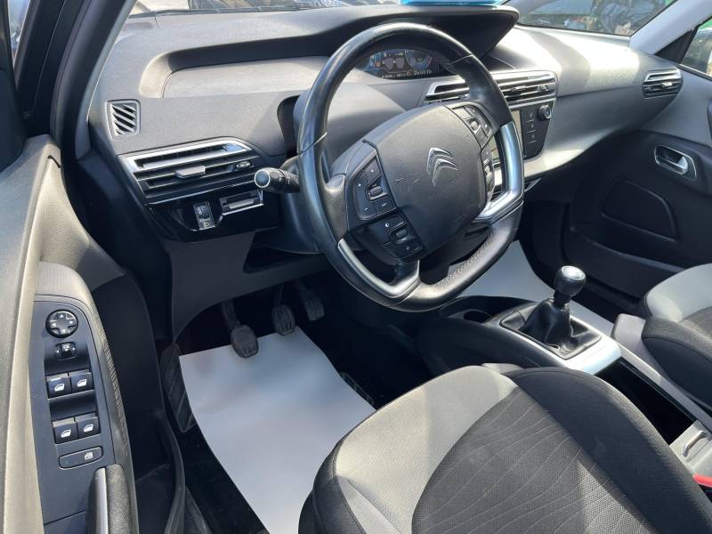 Voiture d’occasion CITROEN C4 PICASSO II 1.6 e-HDI 115 Intensive. 5p. Avec GPS Europe Ecran tactile et Radars AV et AR + Caméra ainsi que Régulateur et limiteur de vitesse. Garantie 12 Mois.