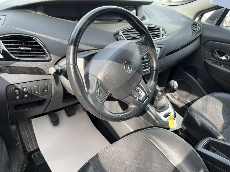 Voiture d’occasion RENAULT SCENIC III Ph3 1.5 DCI 110 Limited. BV6. 5p. Avec Climatisation Automatique Bizone et régulateur + limiteur de vitesse ainsi que Sièges Semi-Cuir. Garantie 12 Mois.