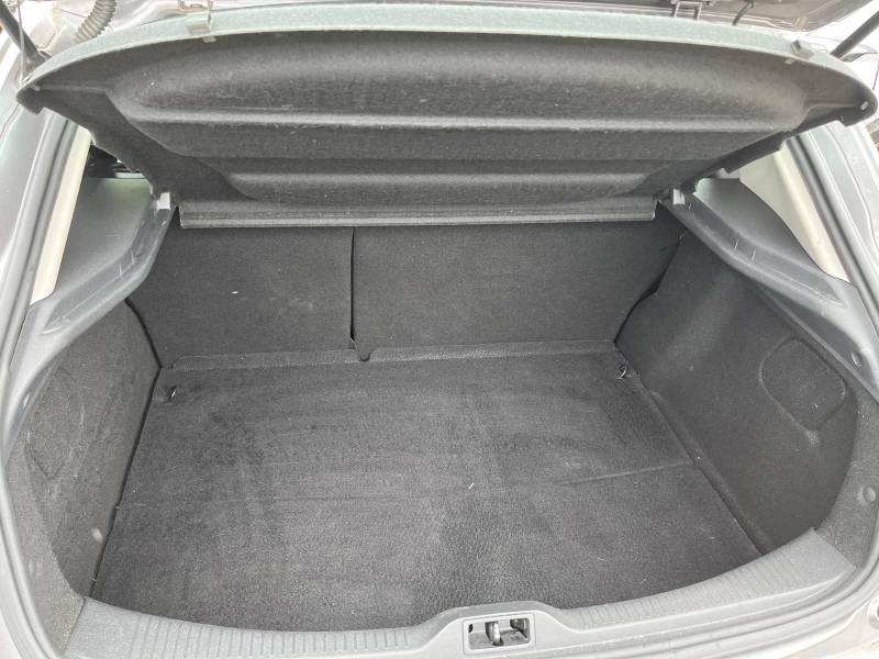 Voiture d’occasion RENAULT MEGANE III 1.5 DCI 110 TomTom. BV6. 5p. Avec Radars de Recul et régulateur + limiteur de vitesse ainsi que GPS Europe. Garantie 12 Mois.