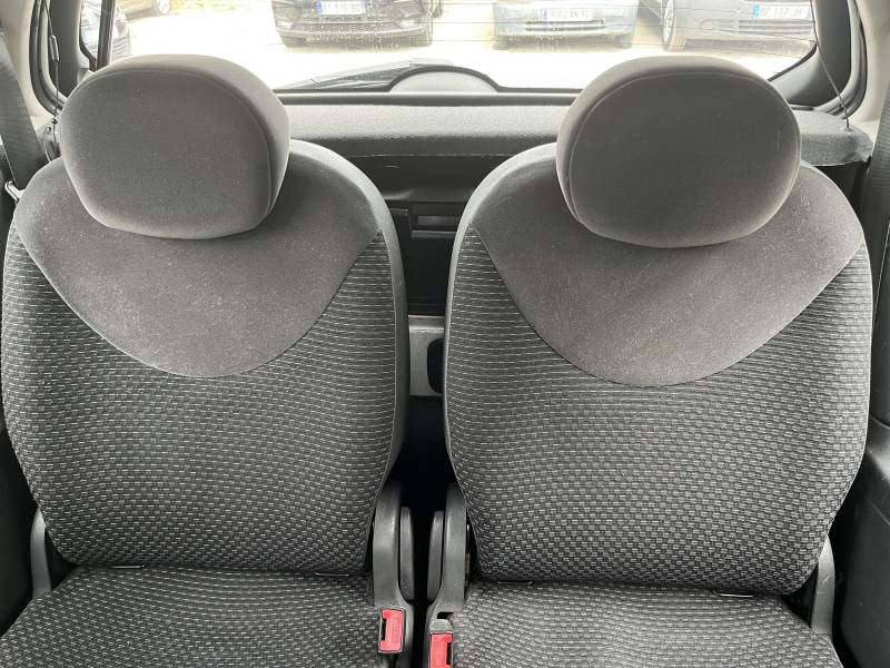 Voiture d’occasion CITROEN C2 Ph2 1.4 HDI 70 Collection Sensodrive Automatique. 3p. avec climatisation et radio CD MP3 commande au volant ainsi que Régulateur + Limiteur de vitesse. Garantie 12 Mois.
