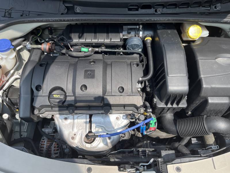 Voiture d’occasion CITROEN C3 I Ph2 1.6 i 16V 110 Exclusive. Sensodrive. Automatique. 5p. Avec Boite Automatique et Régulateur et Limiteur de vitesse ainsi que radar de recul. Garantie 12 Mois.