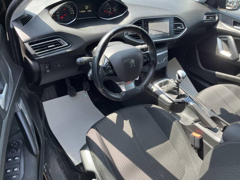 Cette PEUGEOT 308 II Ph2 bénéficie d’une garantie 12 mois, pour un achat en toute sérénité. A CARPENTRAS