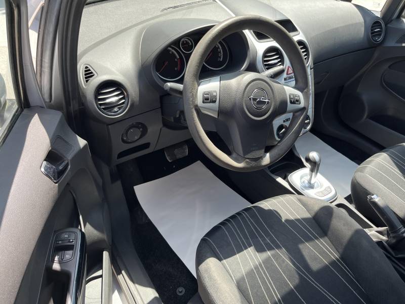 Situé à Avignon, CPM Auto vous accueille pour découvrir cette voiture d’occasion OPEL CORSA 1.3 CDTI 75 Edition. 5p. avec climatisation et Boite Automatique.