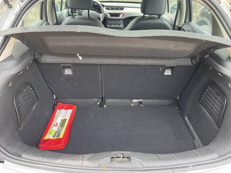 Voiture d’occasion CITROEN C3 II Ph2 1.6 Blue HDI 75 Confort. 5p. Avec Régulateur + Limiteur de vitesse et climatisation. Garantie 12 Mois.