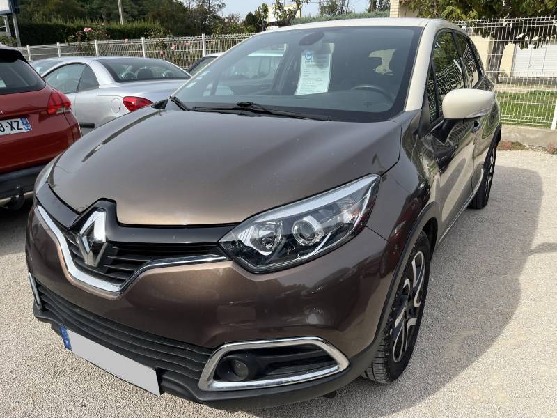 Voiture d’occasion RENAULT CAPTUR 1.5 DCI 90 Intens. 5p. avec régulateur et limiteur de vitesse et Crochet d’Attelage AR ainsi que GPS Europe tactile. Garantie 12 Mois.