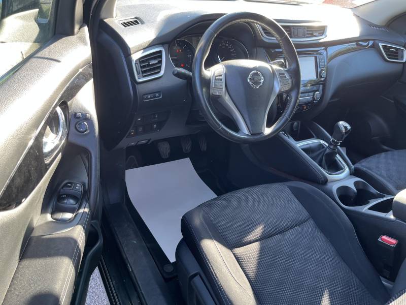 Voiture d’occasion NISSAN QASHQAI II 1.6 DCI 130 N-CONNECTA. BV6. 5p. Avec Radars AV + AR + 4 CaméraS 360° et Toit panoramique. Garantie 12 Mois.