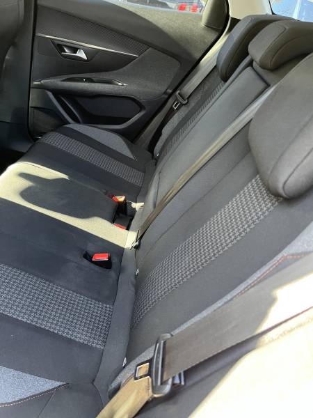 Voiture d’occasion PEUGEOT 3008 II 1.5 BLUE HDI 130 Active Business. EAT 8. 5p. avec GPS Europe Tactile et Radars AV + AR  + Caméra ainsi que Régulateur + Limiteur de vitesses. Garantie 12 Mois.