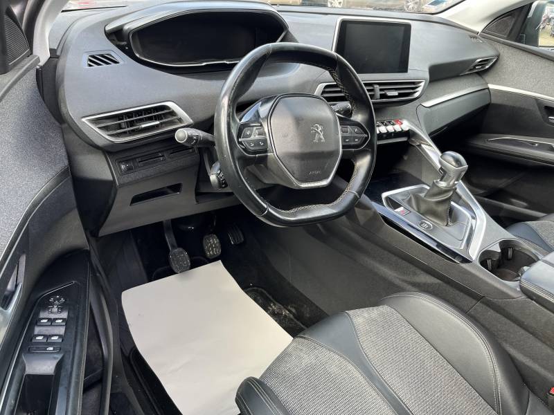 Elle incarne parfaitement le compromis entre performance, technologie et élégance — le tout à un tarif avantageux, comme toujours chez CPM Auto à Avignon.
