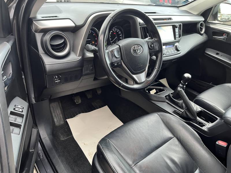 Basé à Avignon, CPM Auto accompagne ses clients du Vaucluse avec sérieux et transparence. Cette voiture d’occasion TOYOTA RAV 2.0 4 D-4D 143 Lounge.2WD. BV6. 5p. est proposée avec Garantie 12 Mois.