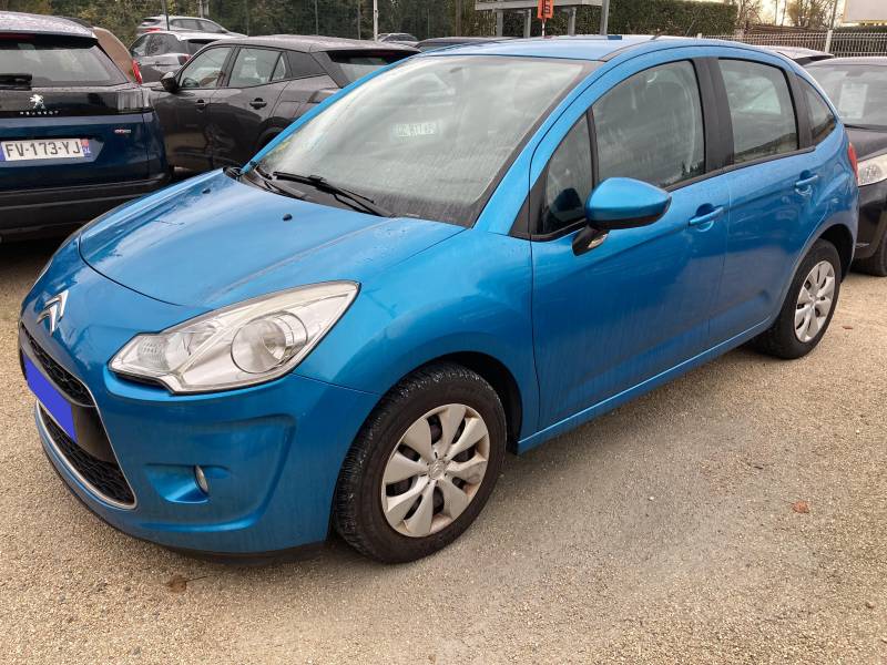  citadine 5 portes, 5 places, animée par un moteur DIESEL fiable et peu gourmand, associé à une boîte manuelle 5 vitesses. A CARPENTRAS