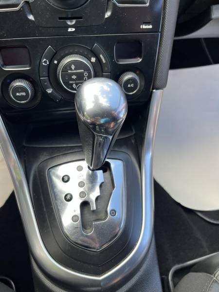 Voiture d’occasion PEUGEOT 308 CC Ph2 2.0 HDI 163 Féline. Boite Automatique. Avec Sièges en Cuir et Radar AV+ AR ainsi que Sièges en cuir chauffants et Nuque chauffantes. Garantie 12 Mois.